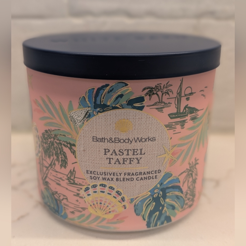 💚Bath & Body Works Soy Candle - Pastel Taffy Scent 14.5 oz